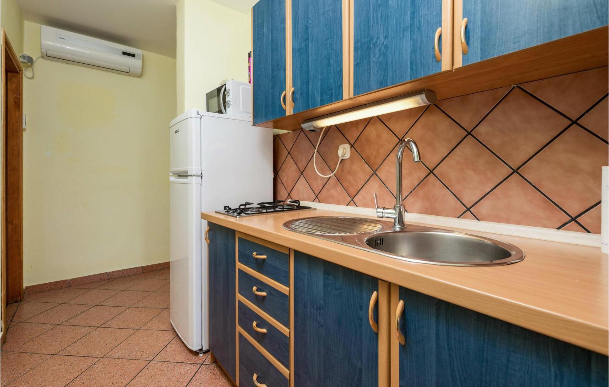 Pet Friendly Apartment In Stara Novalja With Wifi Exteriör bild